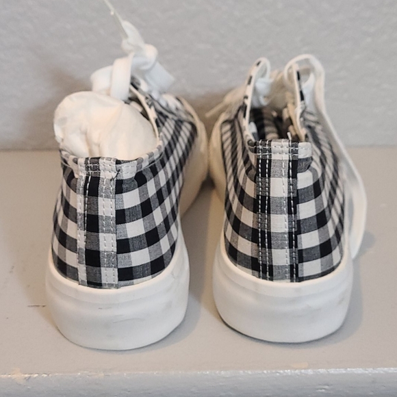 Checkerd Sneekers by New Look - Picture 2 of 11
